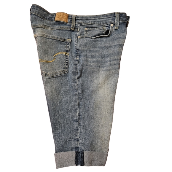 Signature by Levi Strauss Gold Mid-Rise Skinny Shorts - Picture 3 of 7